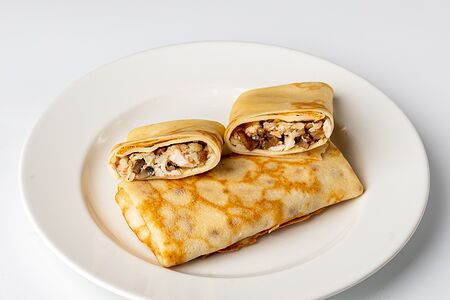 Блинчики с курицей, рисом и грибами