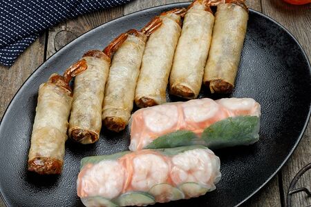 Сет: нэм том (6 шт.), фреш-ролл с креветками и курицей (2 шт.)