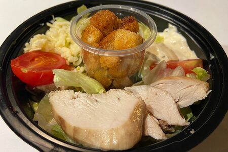 Салат Цезарь с курицей