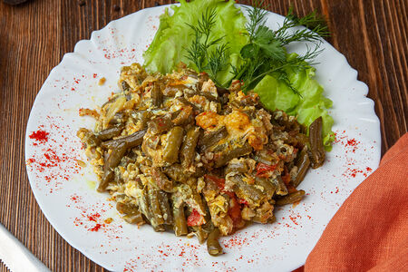 Фасоль стручковая с помидорами