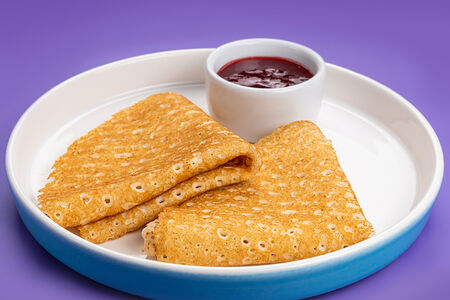 Блинчики с клубничным соусом