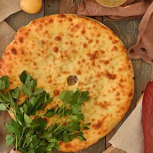 Осетинский пирог с сыром, картофелем и зеленью