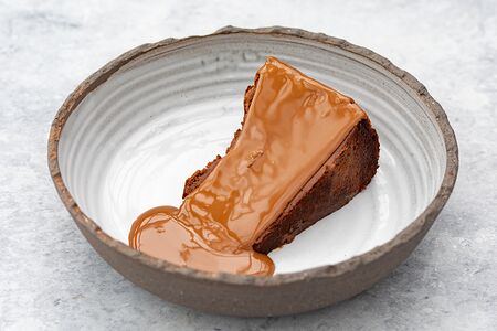 Чизкейк Сан-Себастьян с молочным шоколадом