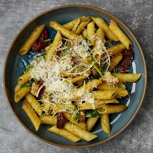 Паста с курицей и шпинатом
