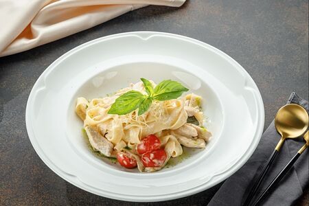 Феттуччине с курицей халяль