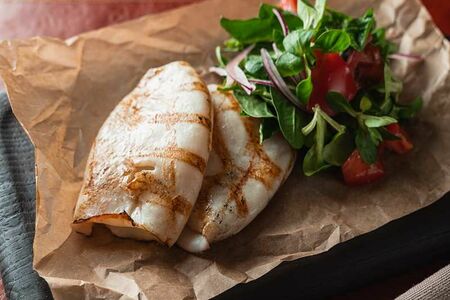 Командорский кальмар с томатами