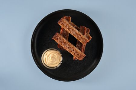 Гренки с соусом