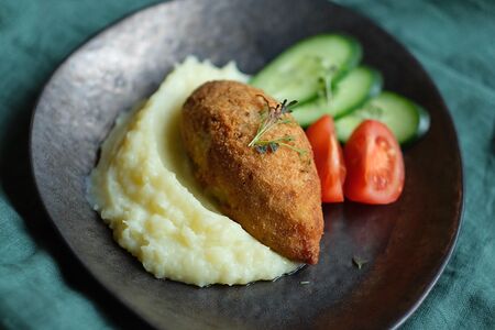 Котлета по-киевски с пюре