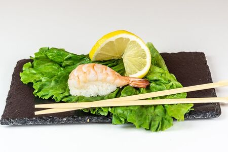 Суши с креветкой
