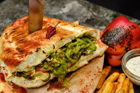 Дюнер с говядиной и брусникой