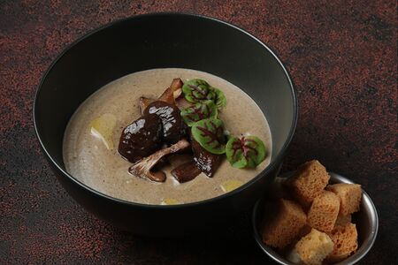 Грибной суп-пюре с маслятами