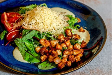 Салат Цезарь с креветкой