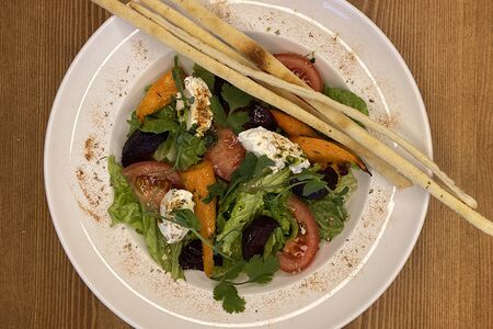 С печеной свеклой и кремовым сыром