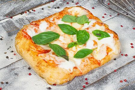 Римская пицца Маргарита