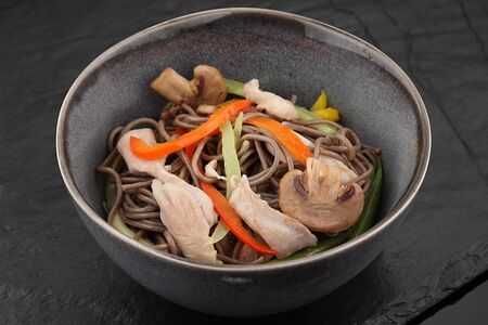 Гречневая лапша с курицей (халяль)