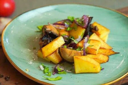 Грибы, жаренные с картофелем и луком