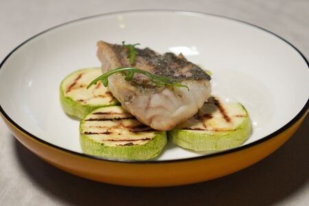 Жареный судак с кабачками на гриле