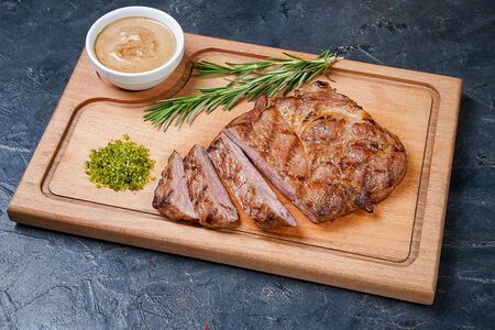 Стейк из cвинoй шейки