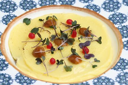 Фирменный бефстроганов с жареными грибами и картофельным пюре