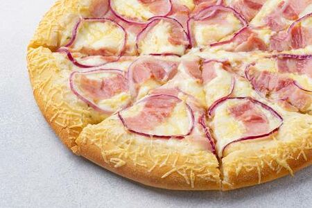 Пицца Карбонара на толстом с сыром