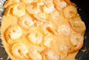 Креветки в сливочно-чесночном соусе