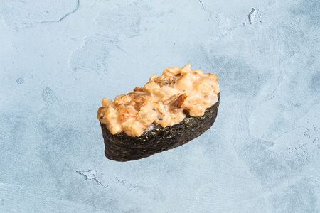 Гункан с острым угрем