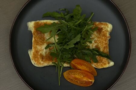 Омлет с ветчиной и сыром чеддер