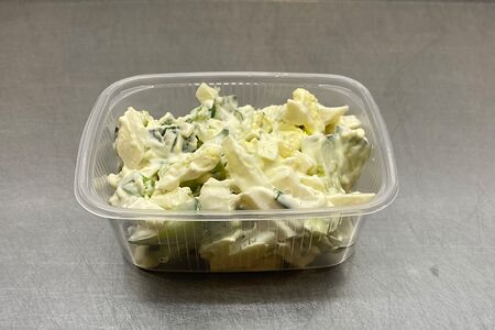 Салат с огурцом и яйцом