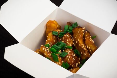 Курица с ананасами в остро-сладком соусе