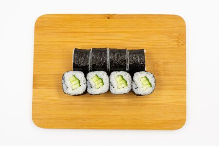 Хосомаки с огурцом