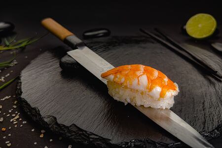 Суши с креветкой