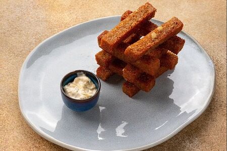 Гренки с чесночным соусом