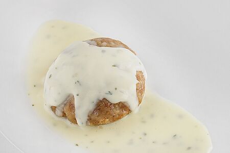 Биточек в сливочном соусе