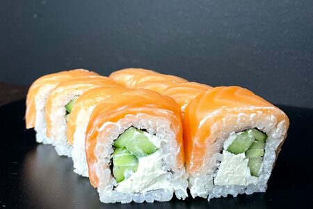 Филадельфия васаби и соевый соус заказывается отдельно