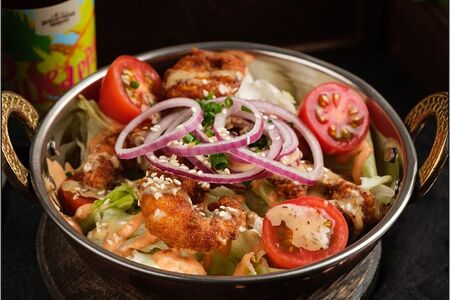 Салат с креветками и ореховым соусом