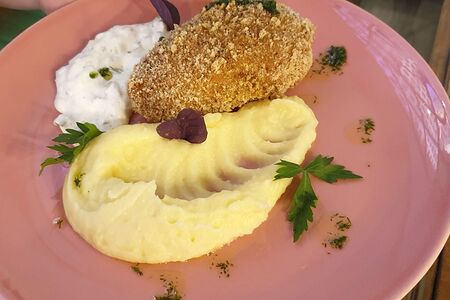 Котлета по-киевски с картофельным пюре