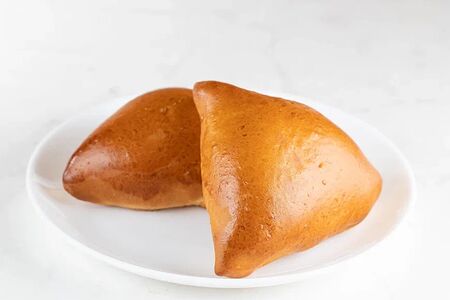 Пирожок с вишней