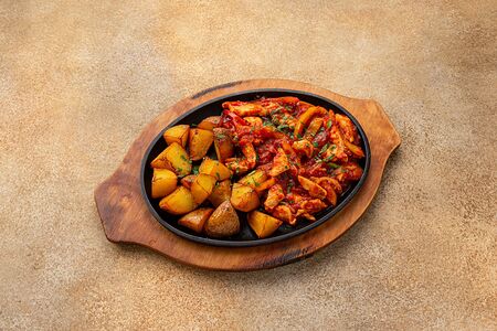 Куриная сковородка с картофелем