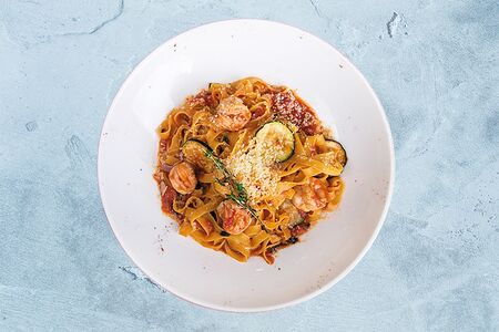 Паста с креветками и цукини