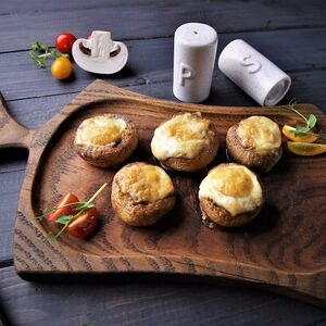 Шампиньоны, запеченные с сыром сулугуни