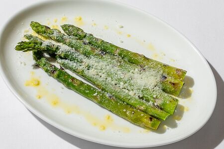 Спаржа на гриле