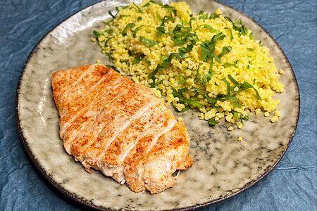 Грудка цыпленка на гриле и табуле из пшена