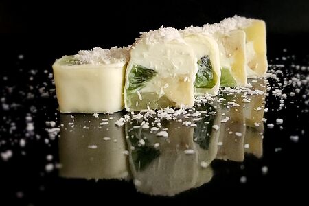 Фруктовый ролл с кокосовой стружкой