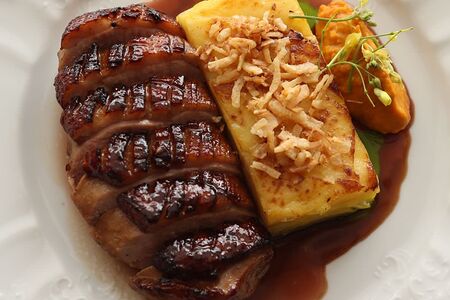 Жареная утиная грудка с картофельным гратеном