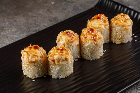 Запечённый ролл с крабом