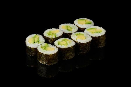 Маки ролл с авокадо