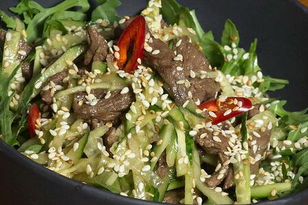 Салат из говядины с огурцами