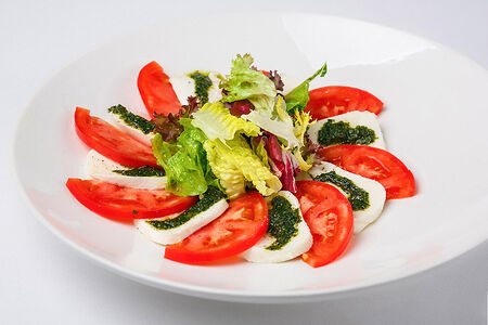 Томато капрезе с моцареллой