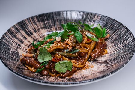 Лапша удон с говядиной и овощами