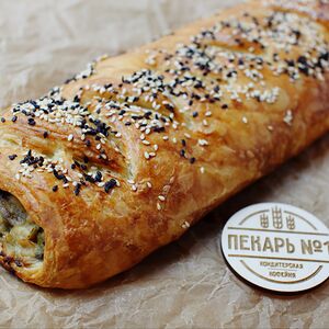 Слоеный пирог с курицей, шампиньонами и картофелем